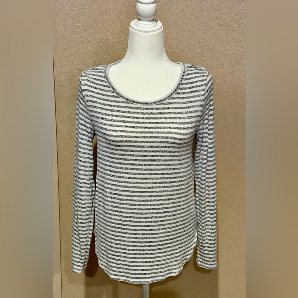 Old Navy Black and White Striped Long Sleeve Top